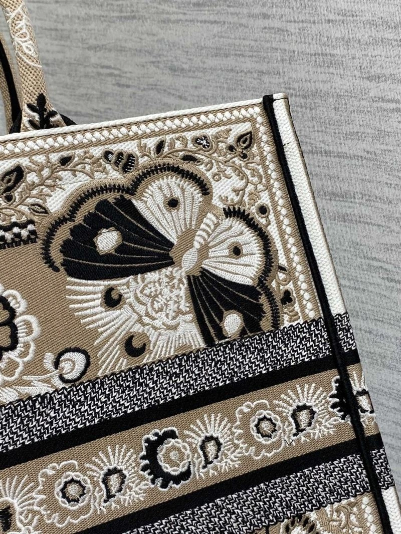 Effortless Christian Dior Shopping Bags 75577