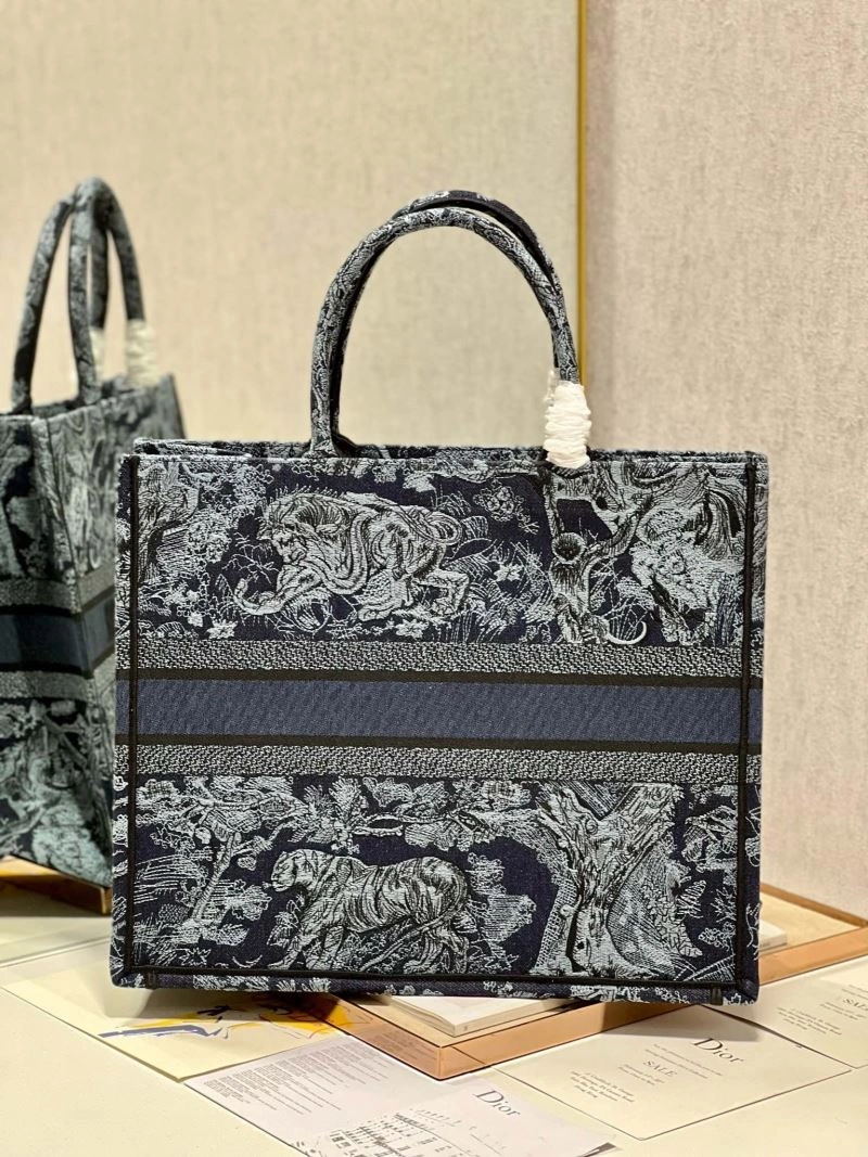 EyeCatching Christian Dior Shopping Bags 75489