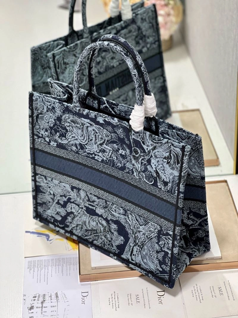 EyeCatching Christian Dior Shopping Bags 75489