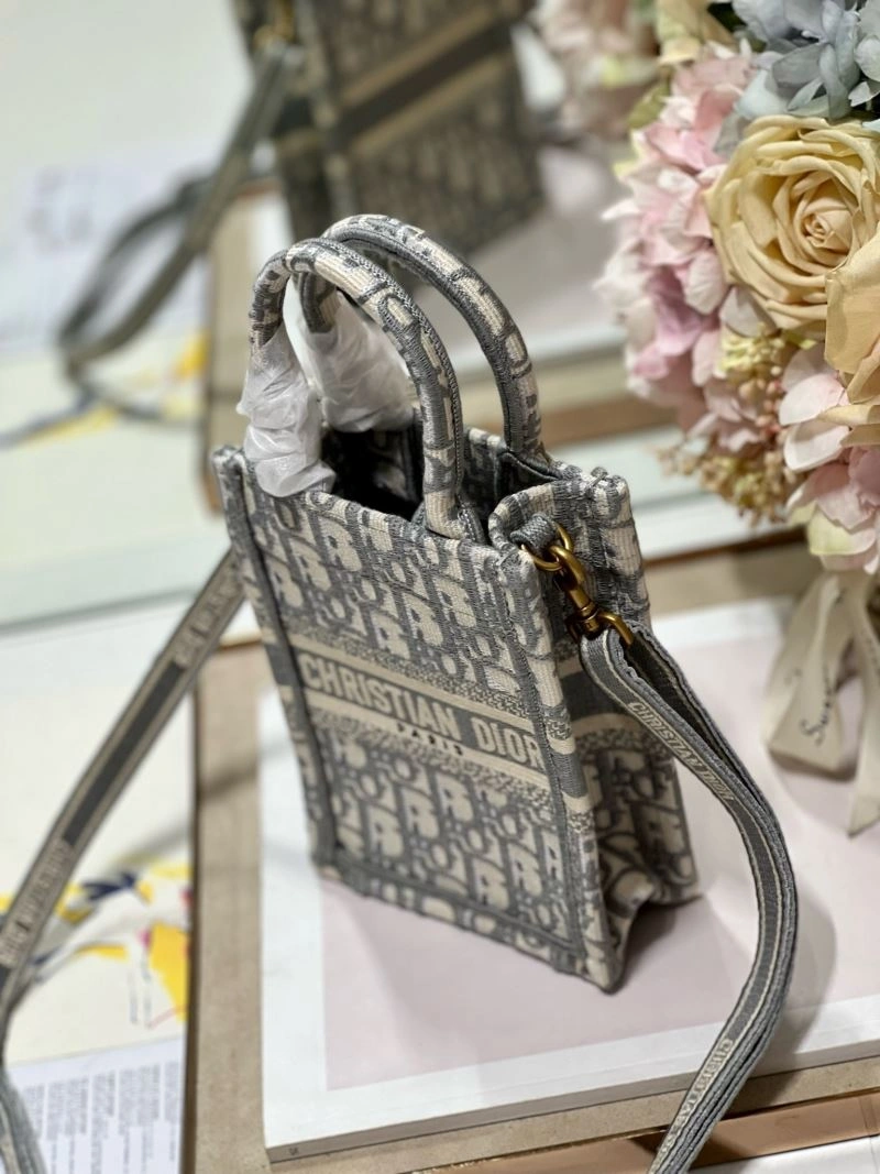 Christian Dior Shopping Bags Resilient 75468