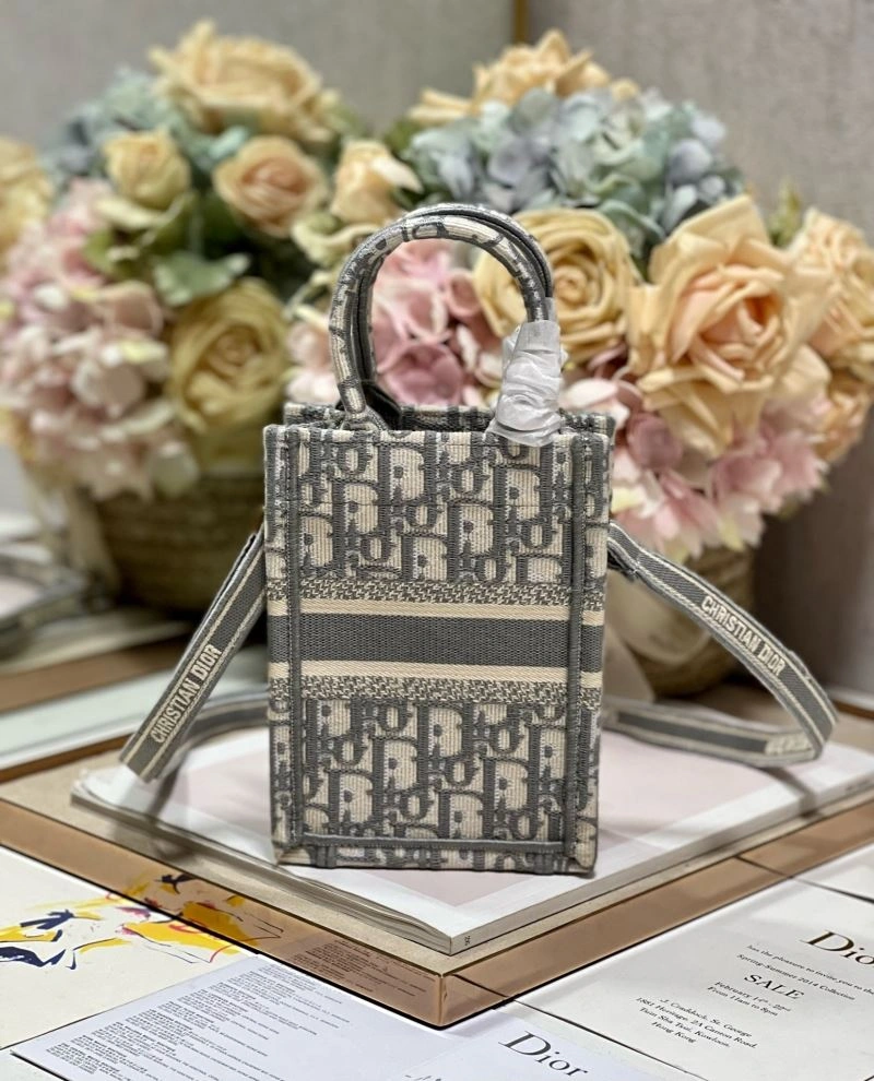 Christian Dior Shopping Bags Resilient 75468