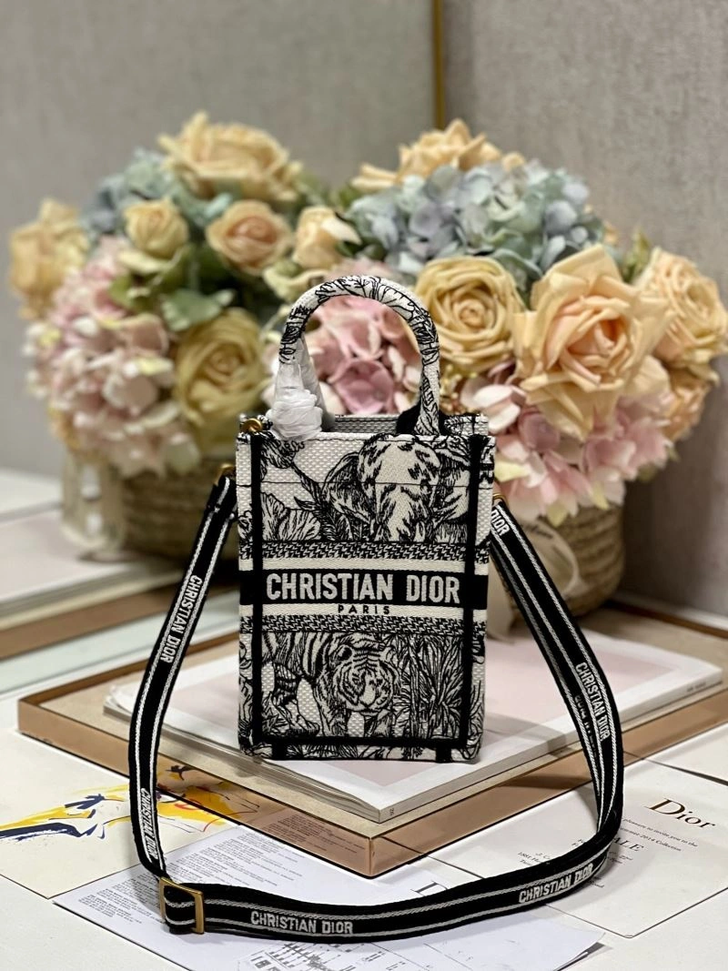 Christian Dior Shopping Bags FashionForward 75482