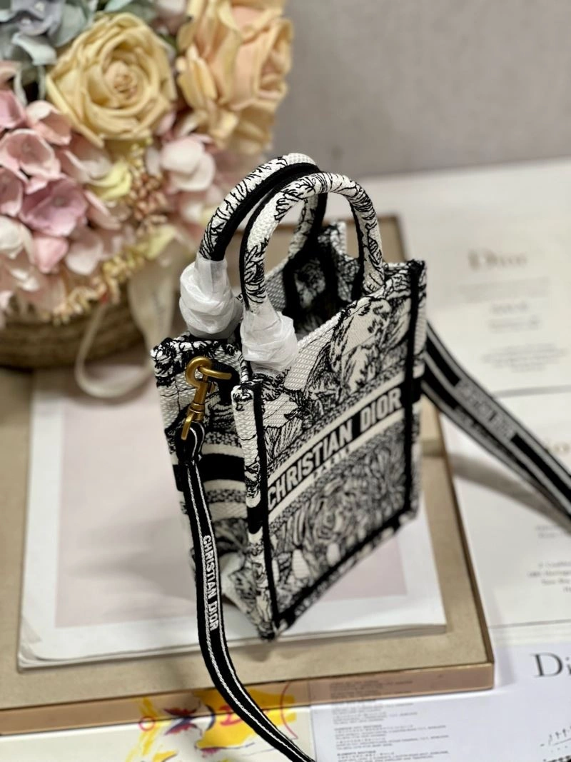 Christian Dior Shopping Bags FashionForward 75482