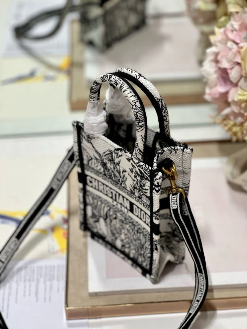 Christian Dior Shopping Bags FashionForward 75482
