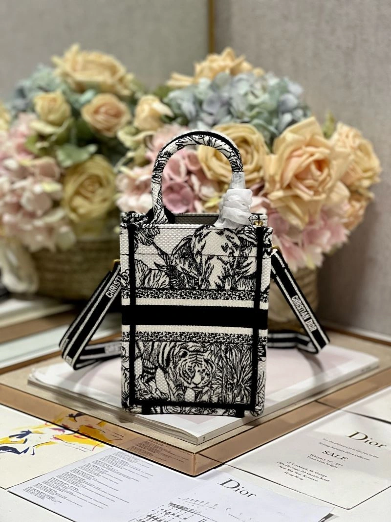 Christian Dior Shopping Bags FashionForward 75482