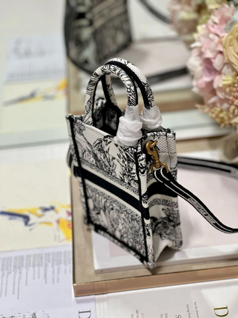 Christian Dior Shopping Bags FashionForward 75482