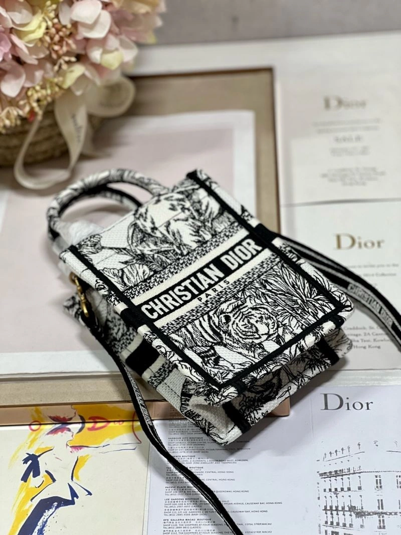 Christian Dior Shopping Bags FashionForward 75482
