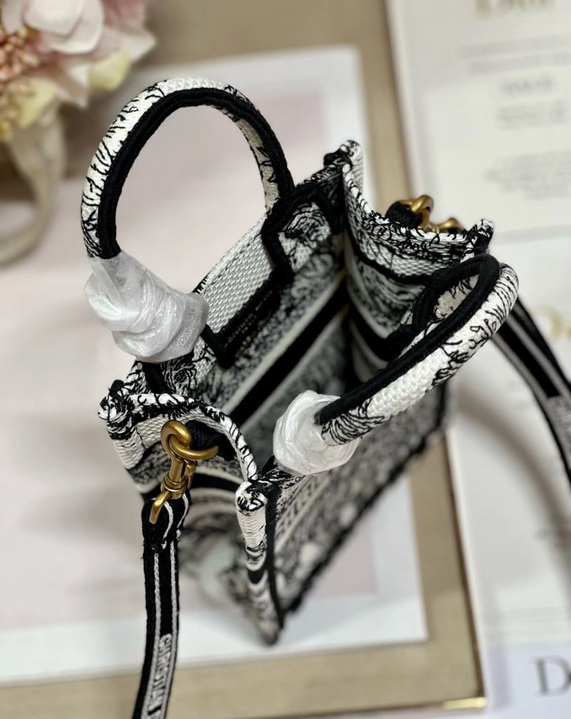 Christian Dior Shopping Bags FashionForward 75482