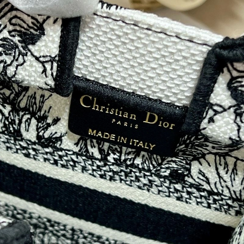 Christian Dior Shopping Bags FashionForward 75482