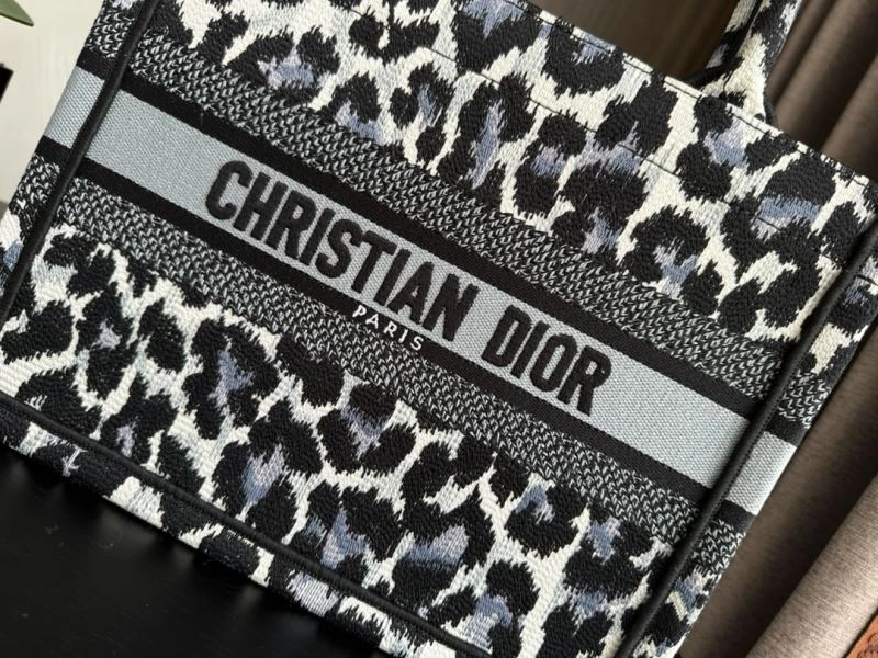 Vibrant Christian Dior Shopping Bags 73900