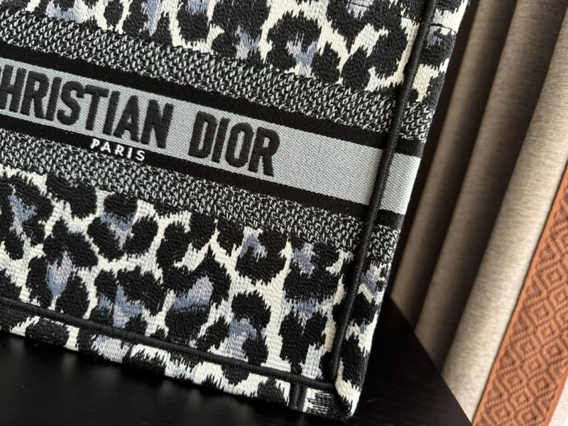 Vibrant Christian Dior Shopping Bags 73900
