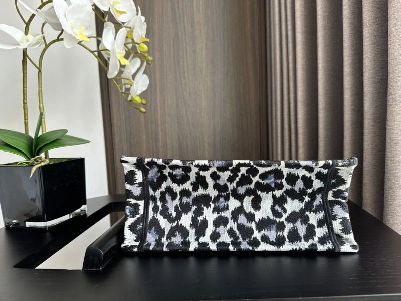 Vibrant Christian Dior Shopping Bags 73900