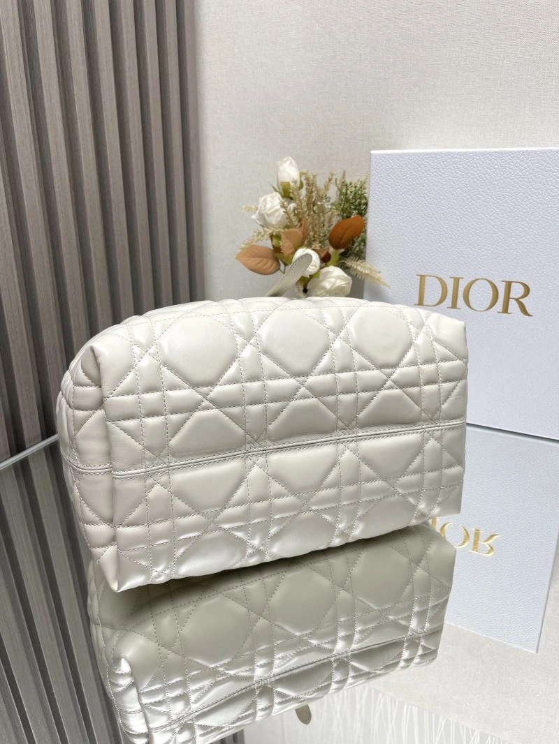 Sleek Christian Dior Shopping Bags 70479