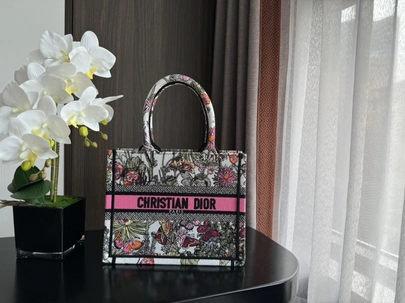 Effortless Christian Dior Shopping Bags 70462