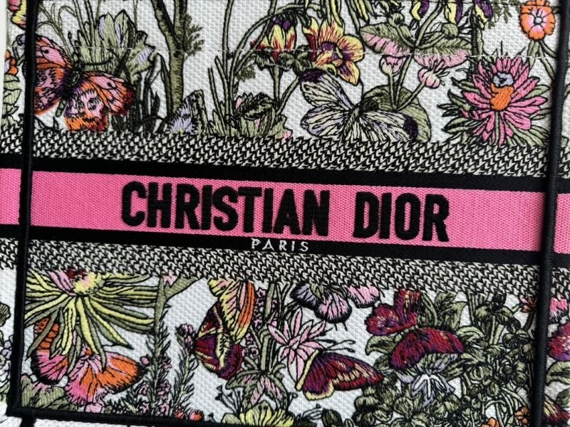 Effortless Christian Dior Shopping Bags 70462