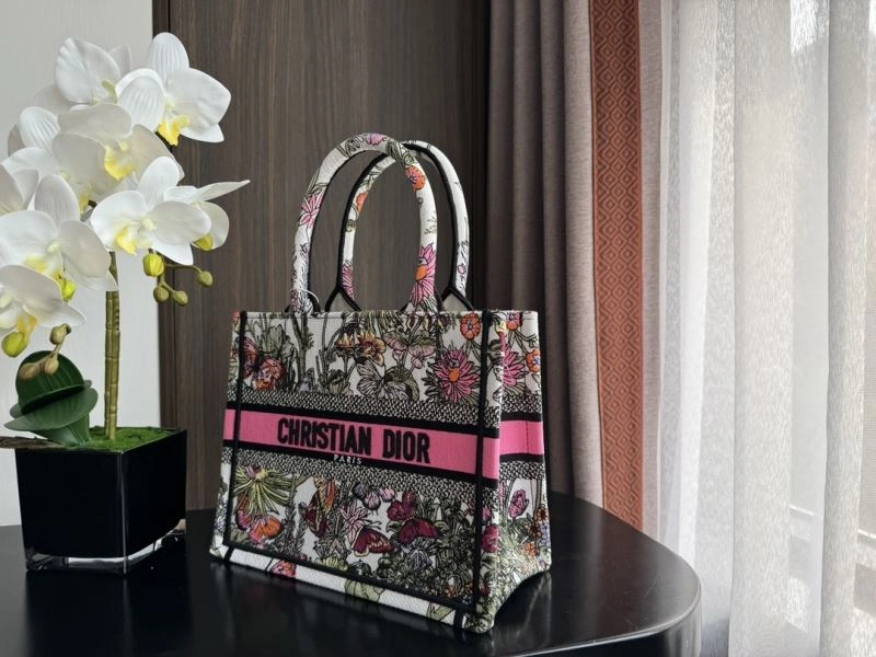 Effortless Christian Dior Shopping Bags 70462