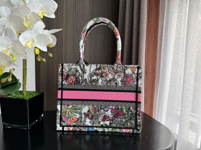 Effortless Christian Dior Shopping Bags 70462