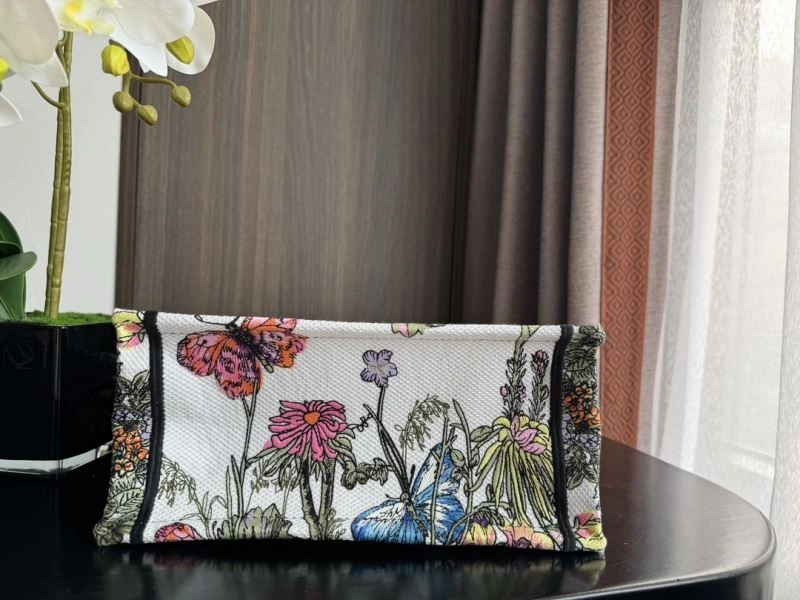 Effortless Christian Dior Shopping Bags 70462