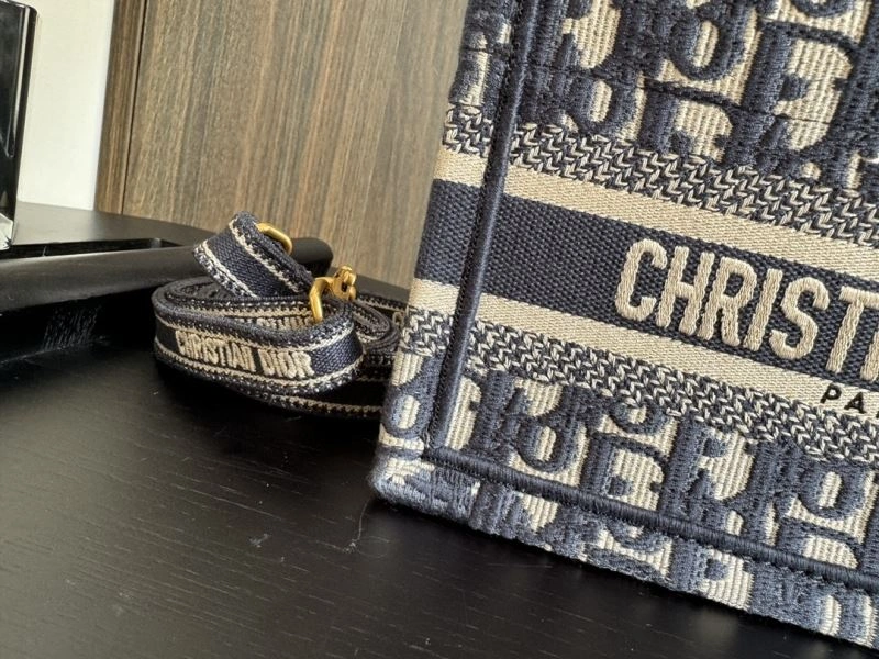 Seasonal Christian Dior Shopping Bags 70450