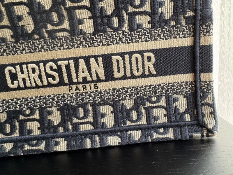 Seasonal Christian Dior Shopping Bags 70450