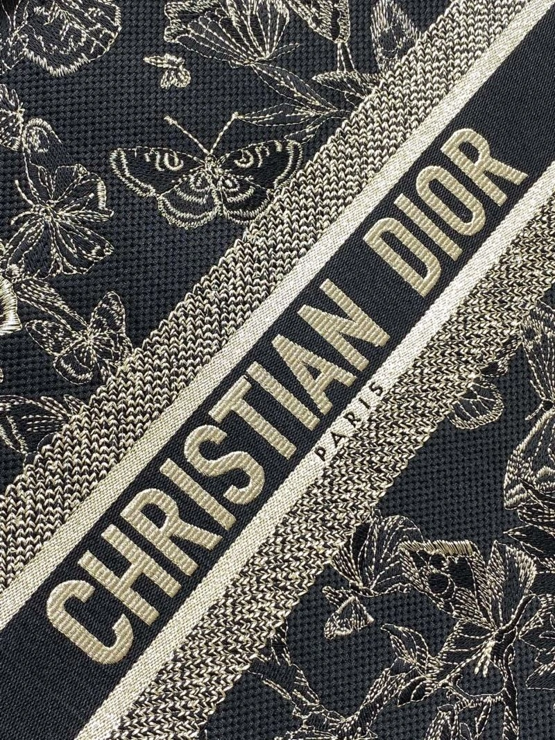 Effortless Christian Dior Shopping Bags 70490
