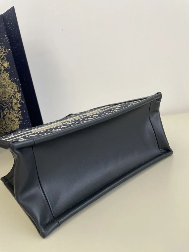 Christian Dior Shopping Bags FashionForward 70428