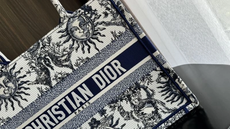 UrbanChic Christian Dior Shopping Bags 70417