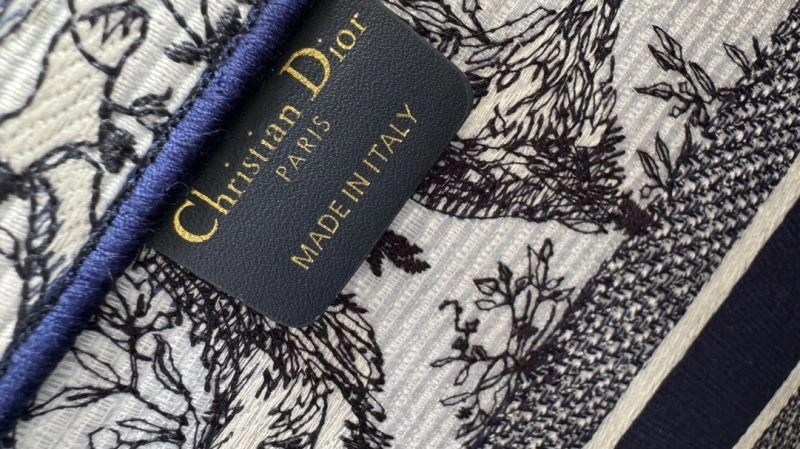 UrbanChic Christian Dior Shopping Bags 70417