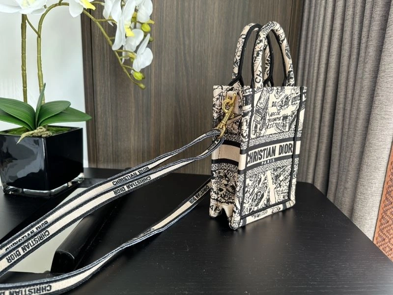 Sophisticated Christian Dior Shopping Bags 70485