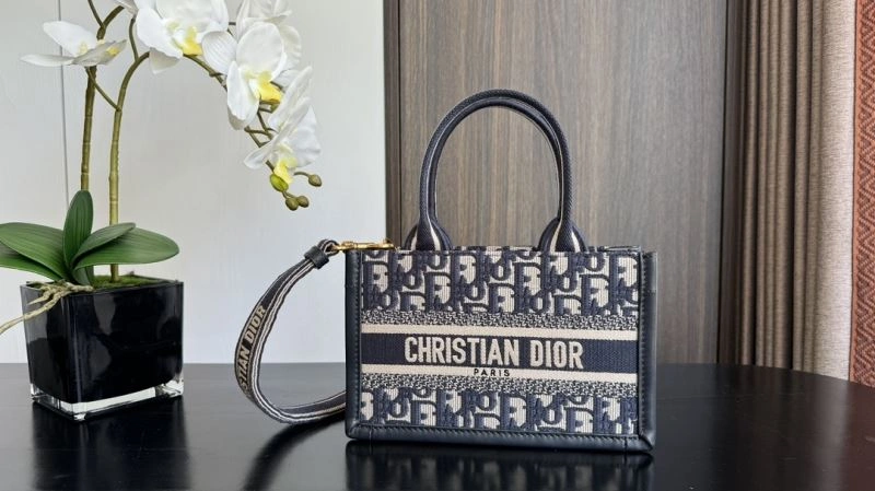 Christian Dior Shopping Bags Minimalist 70395