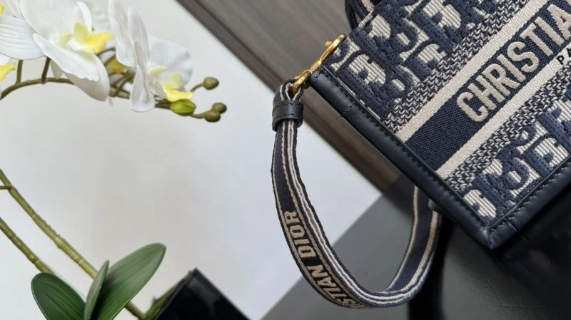 Christian Dior Shopping Bags Minimalist 70395