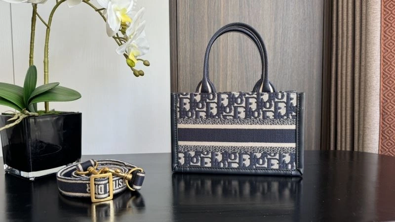 Christian Dior Shopping Bags Minimalist 70395