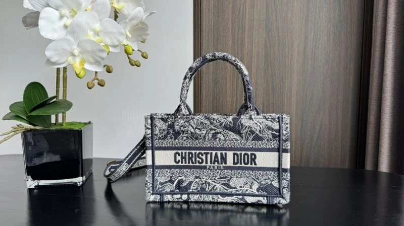 Christian Dior Shopping Bags MoistureWicking 70392