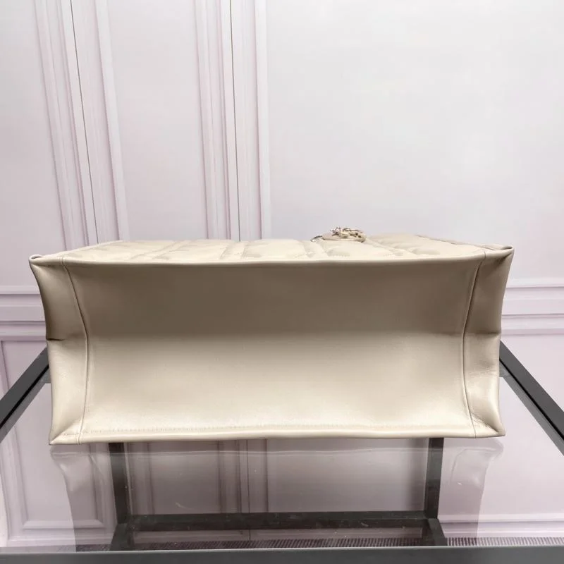 Elegant Christian Dior Shopping Bags 37697