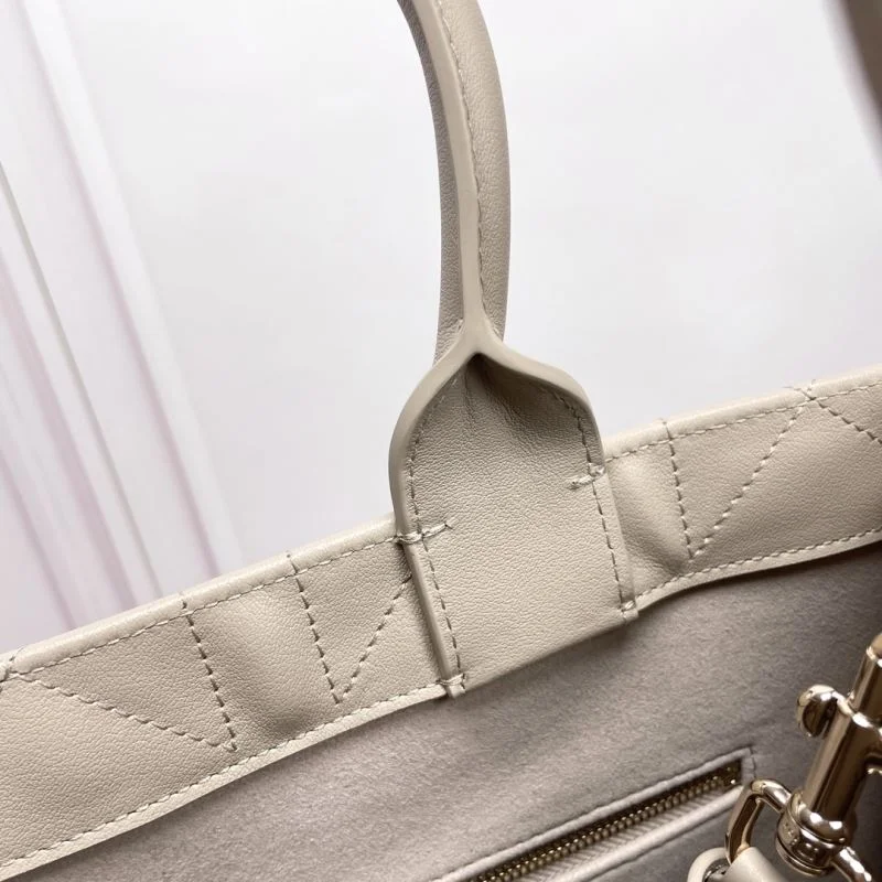 Elegant Christian Dior Shopping Bags 37697