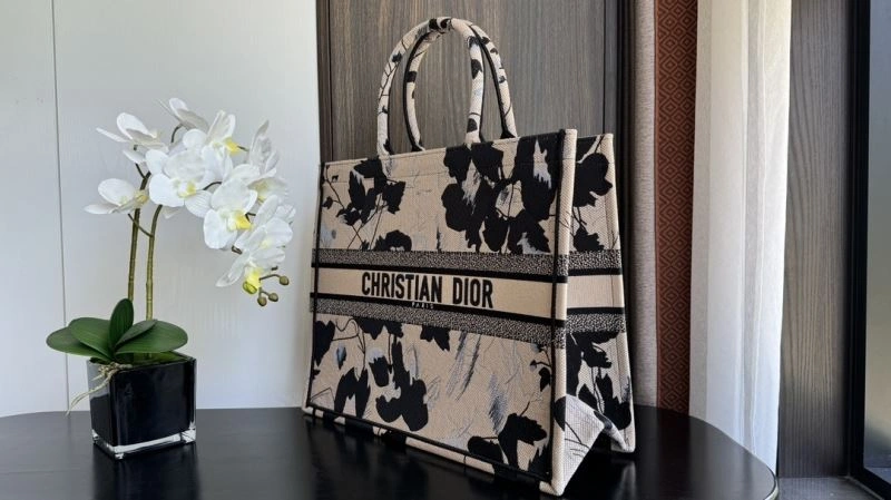 FashionForward Christian Dior Shopping Bags 70360