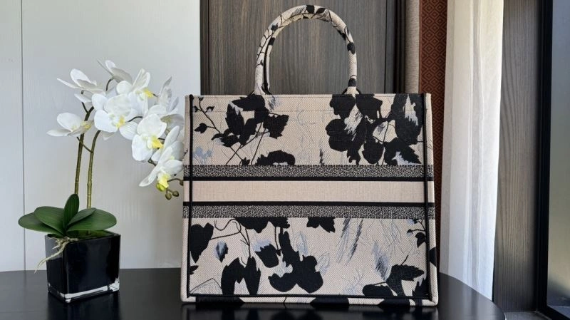 FashionForward Christian Dior Shopping Bags 70360