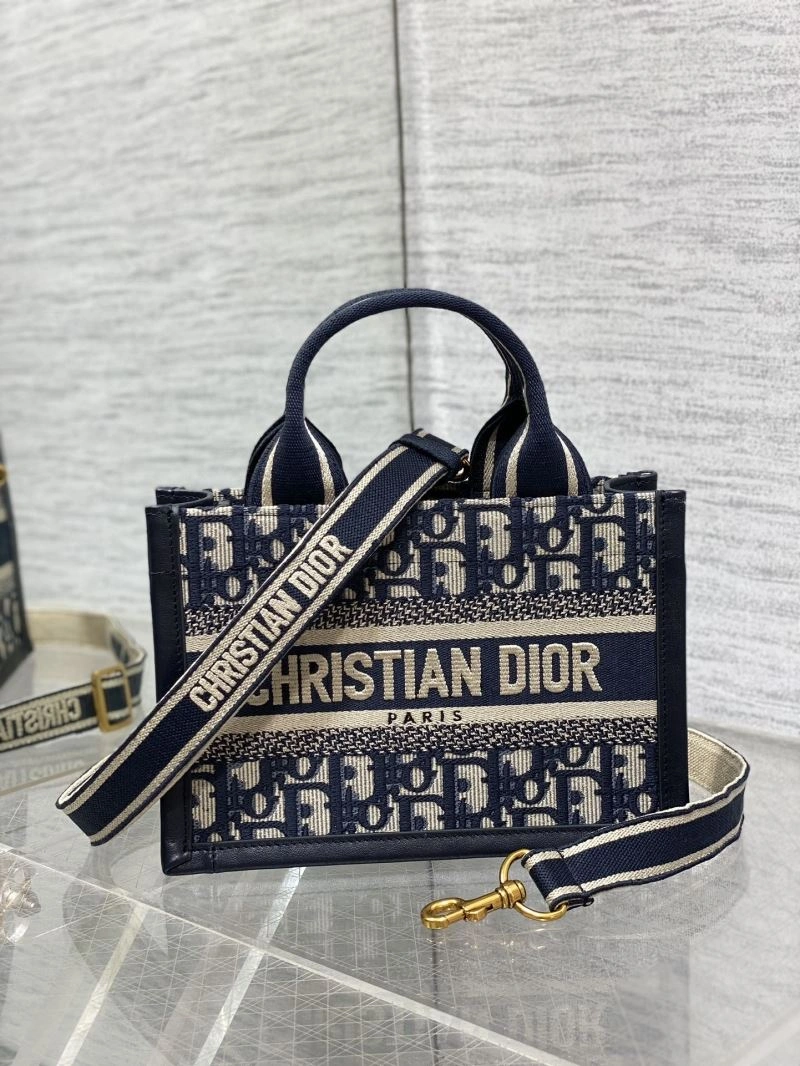 Minimalist Christian Dior Shopping Bags 70363