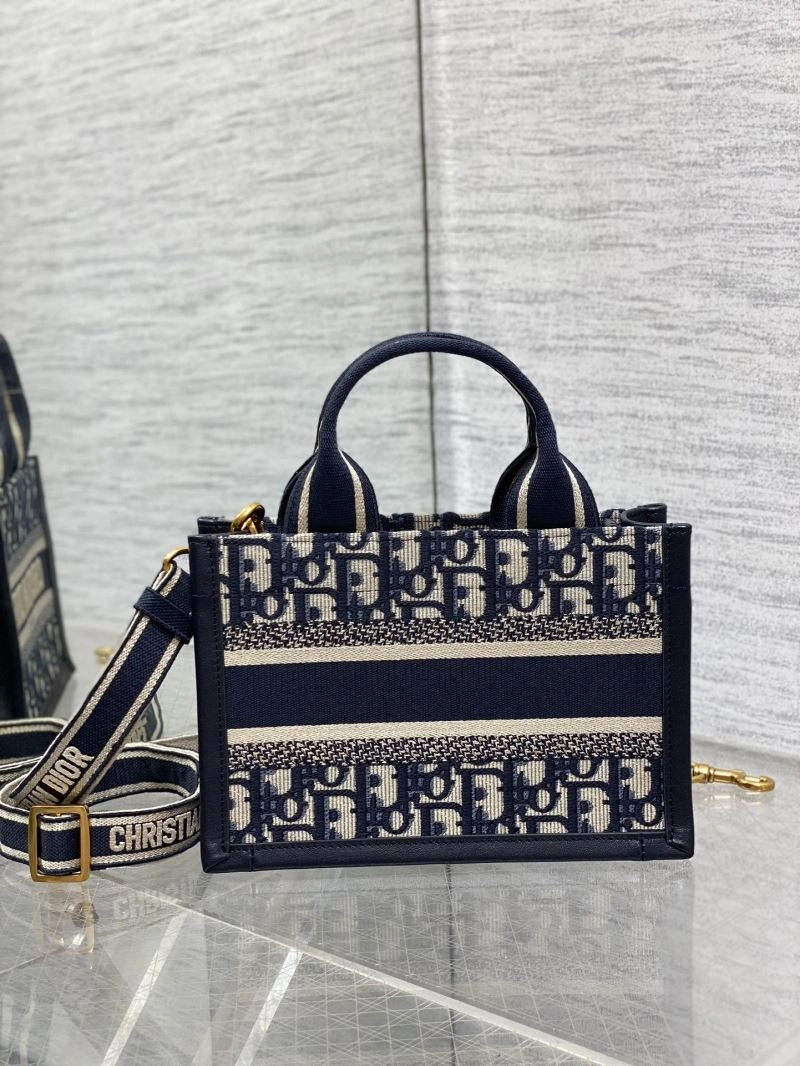 Minimalist Christian Dior Shopping Bags 70363