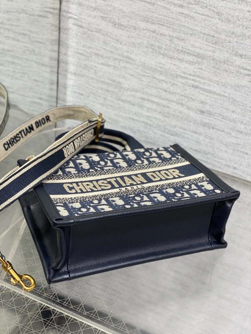 Minimalist Christian Dior Shopping Bags 70363