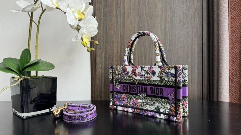 Bold Christian Dior Shopping Bags 70358