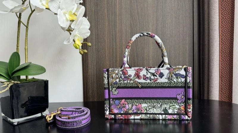 Bold Christian Dior Shopping Bags 70358