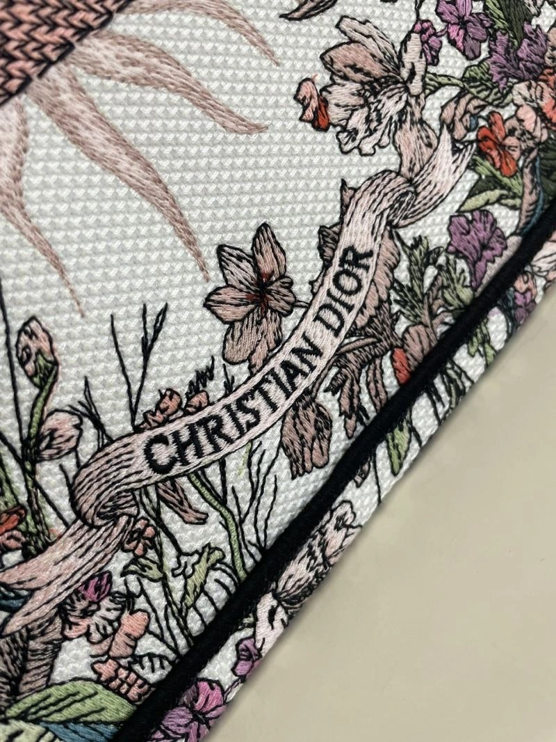 UrbanChic Christian Dior Shopping Bags 70355