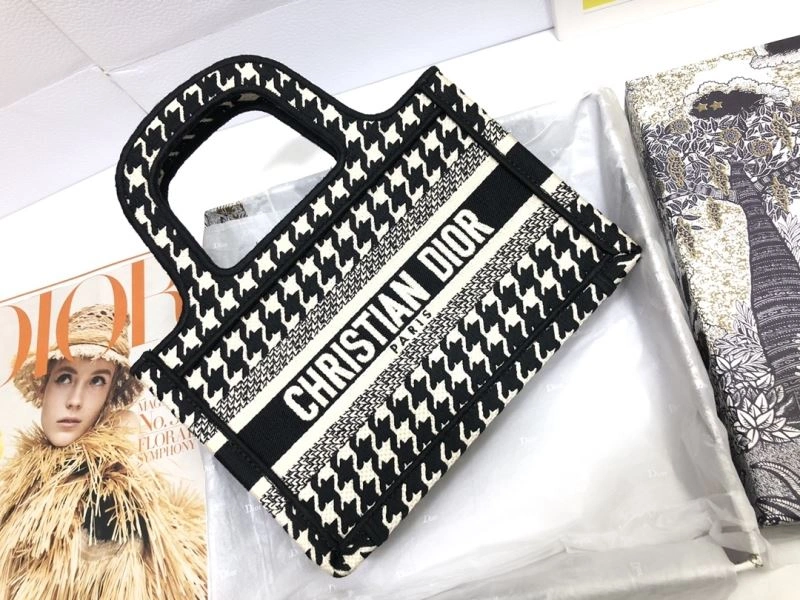 Elegant Christian Dior Shopping Bags 70340
