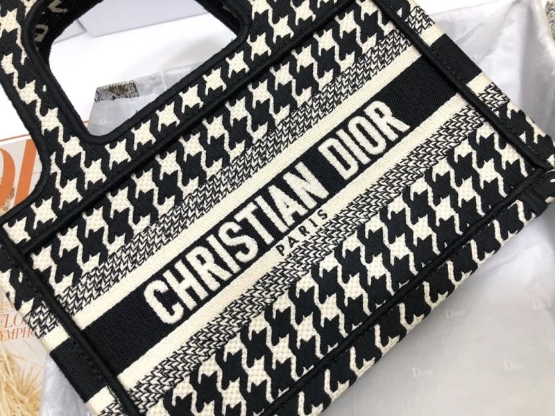 Elegant Christian Dior Shopping Bags 70340