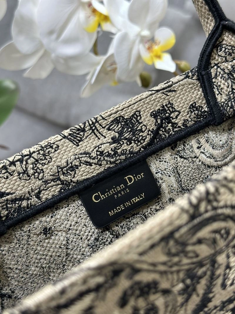 Functional Christian Dior Shopping Bags 70371