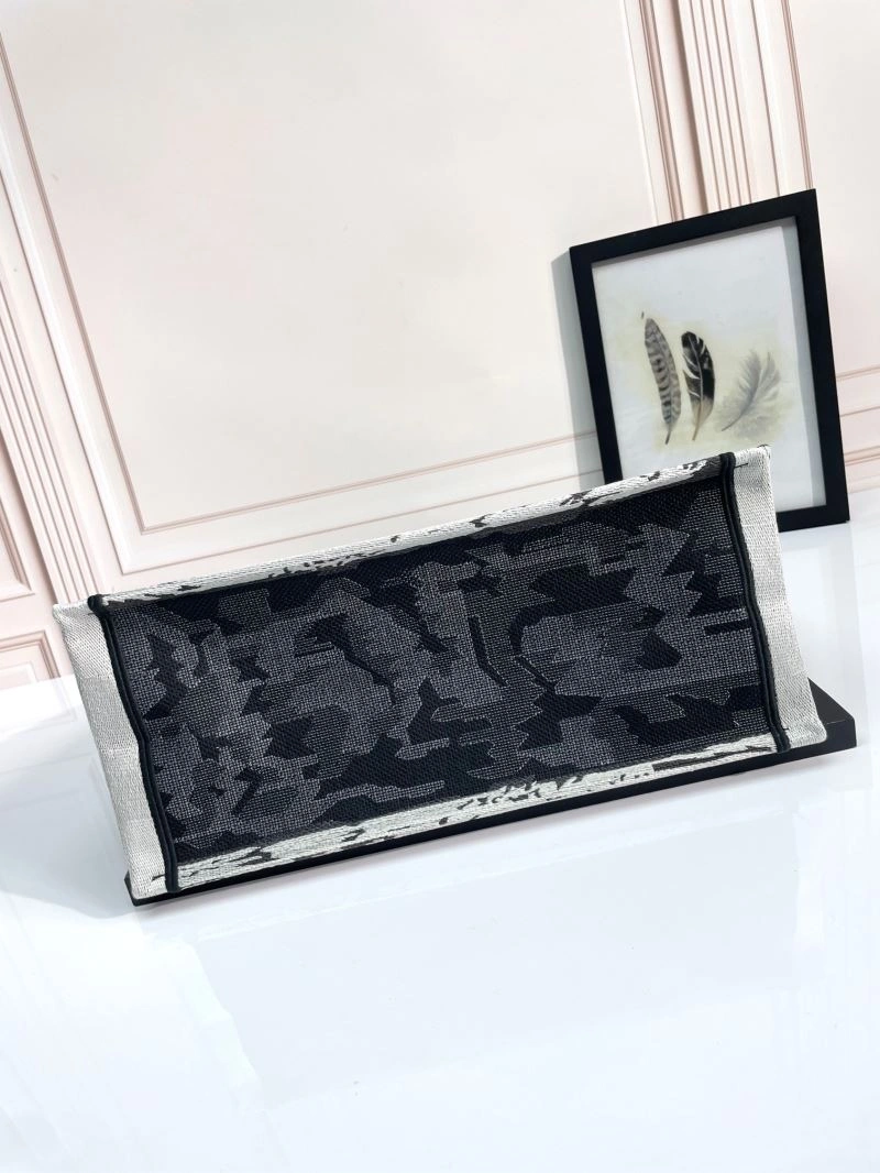 WellDesigned Christian Dior Shopping Bags 70307