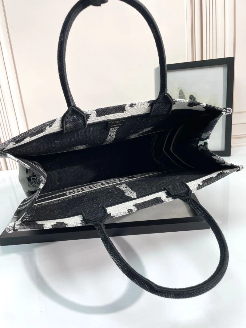 WellDesigned Christian Dior Shopping Bags 70307