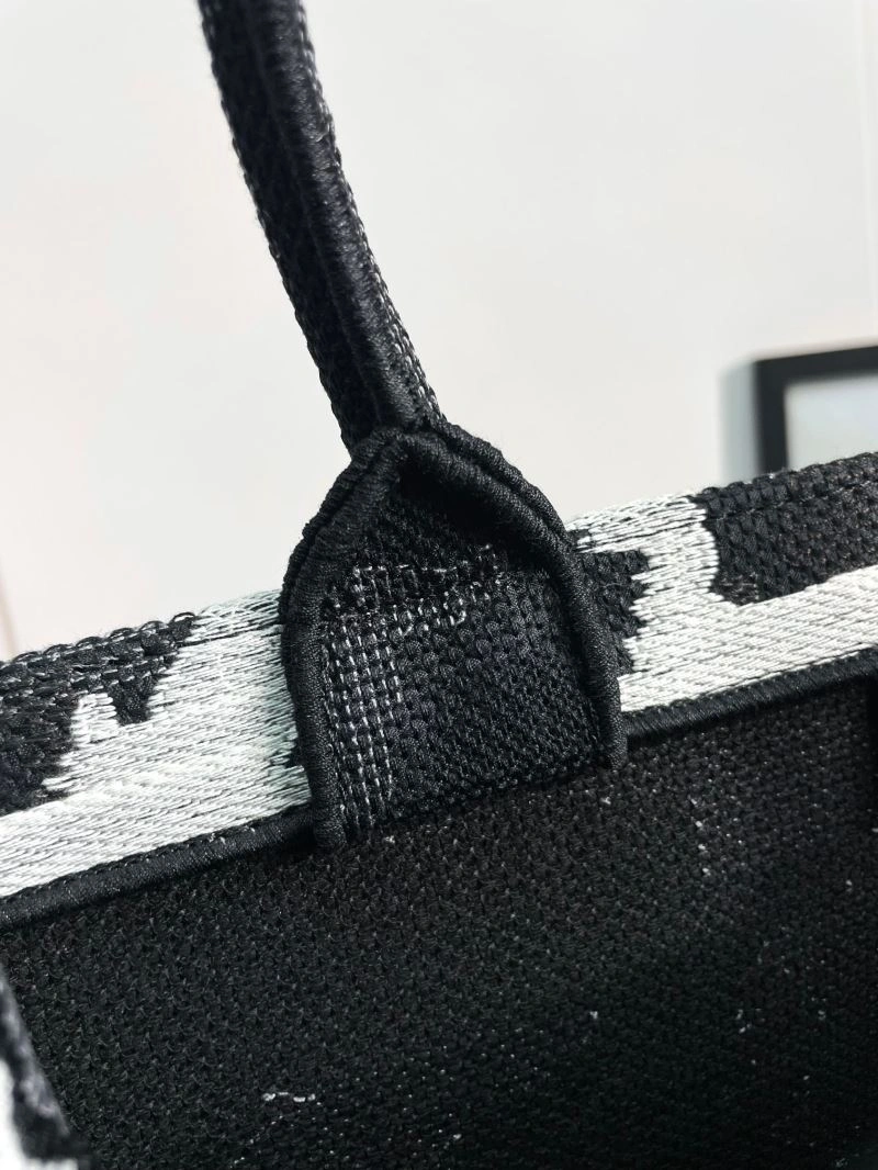 WellDesigned Christian Dior Shopping Bags 70307