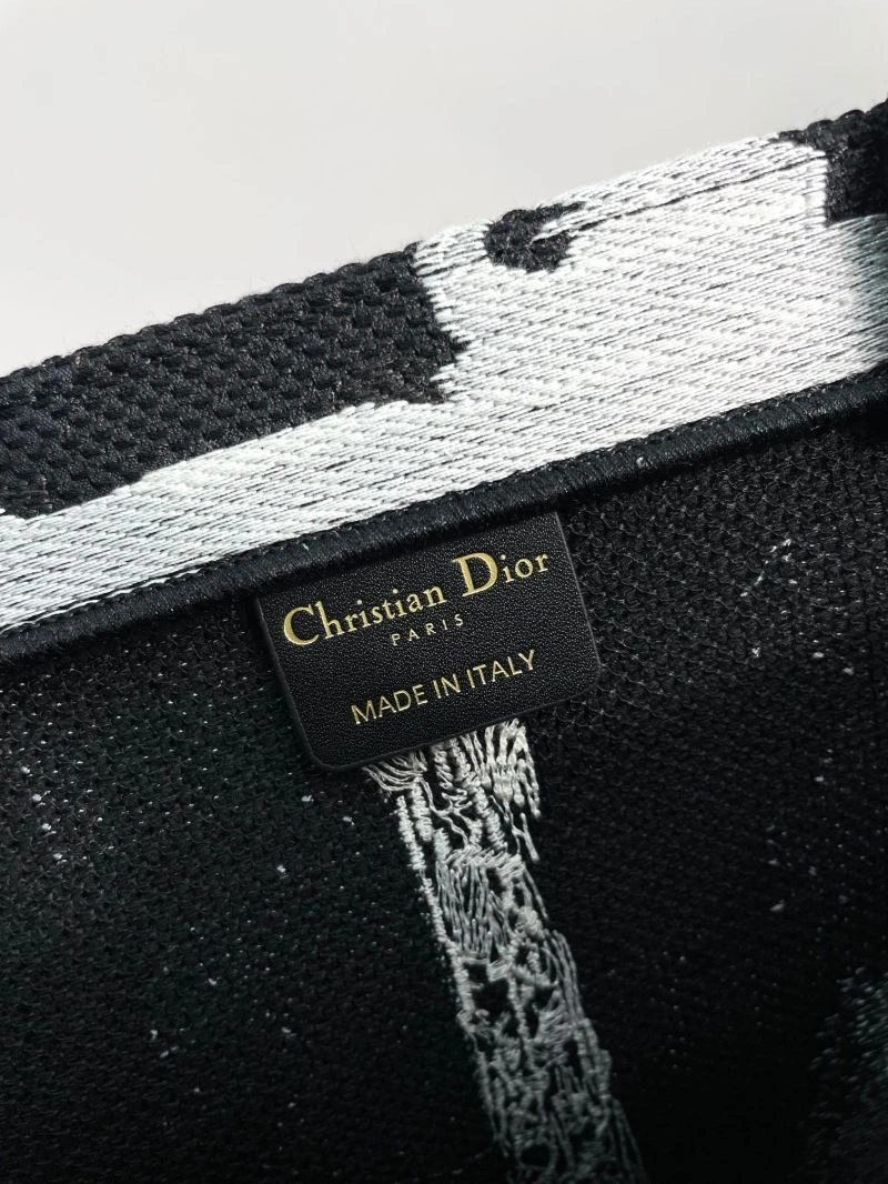 WellDesigned Christian Dior Shopping Bags 70307